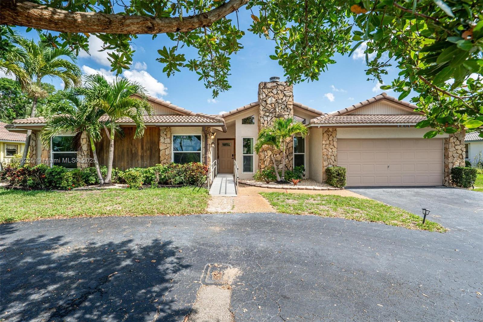 Property for Sale at 9919 Sw 1st Ct, Coral Springs, Broward County, Florida - Bedrooms: 5 
Bathrooms: 3  - $899,000