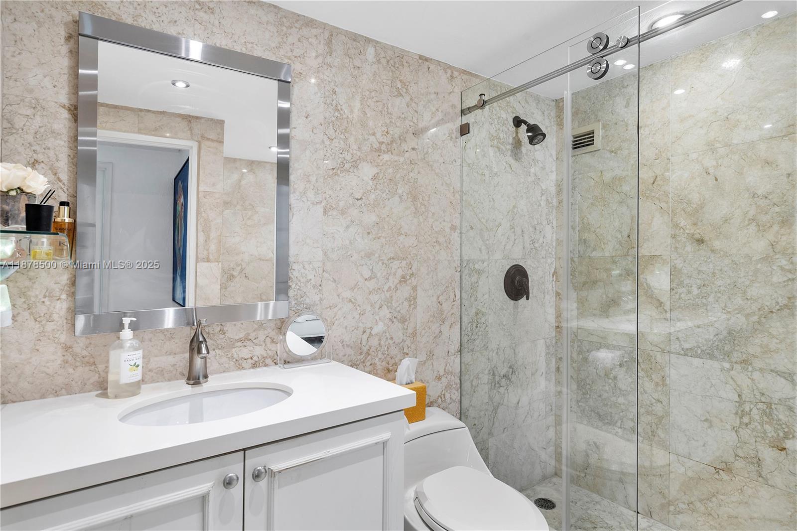 THE PLAZA OF BAL HARBOUR - Residential