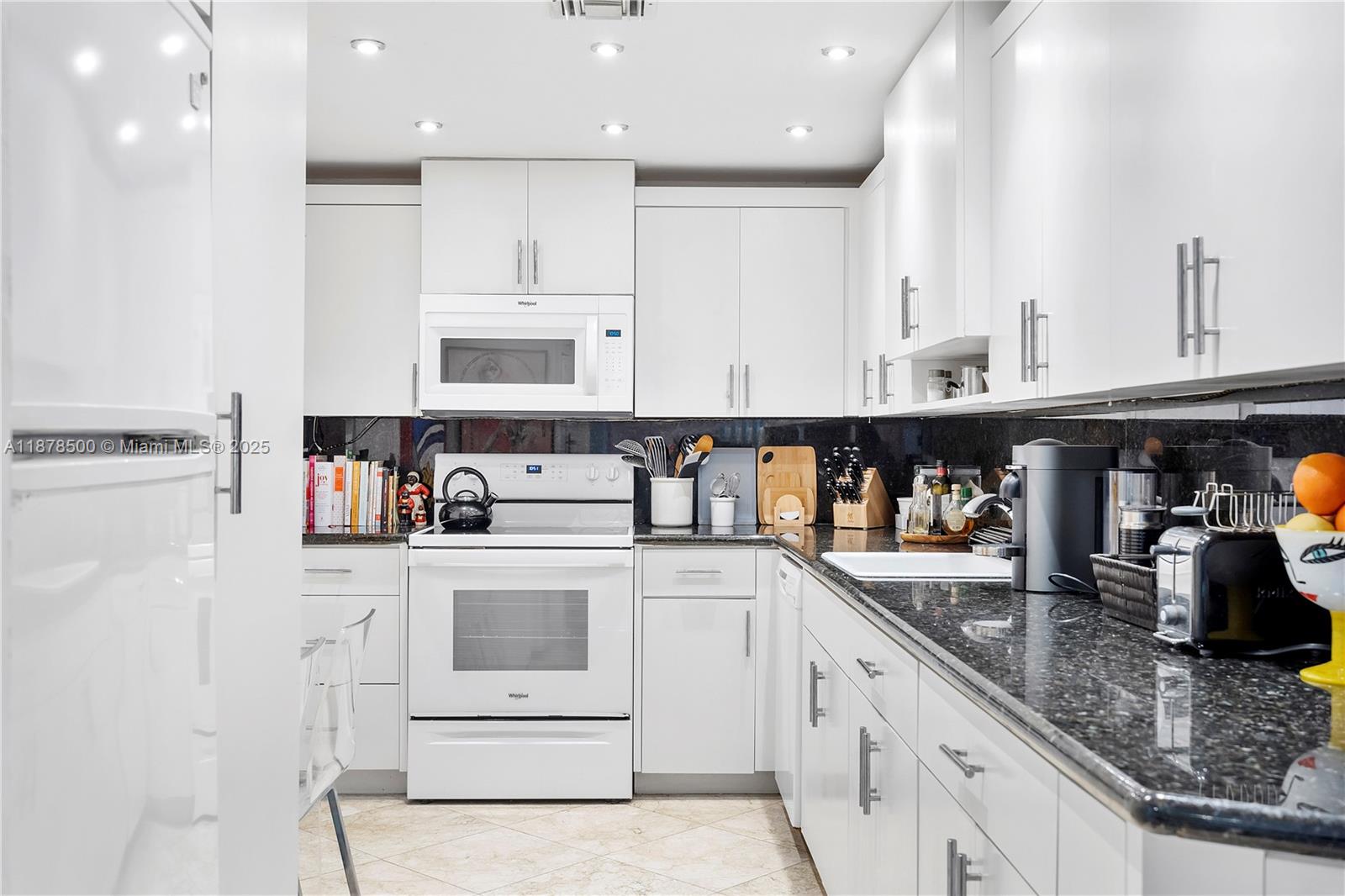 THE PLAZA OF BAL HARBOUR - Residential