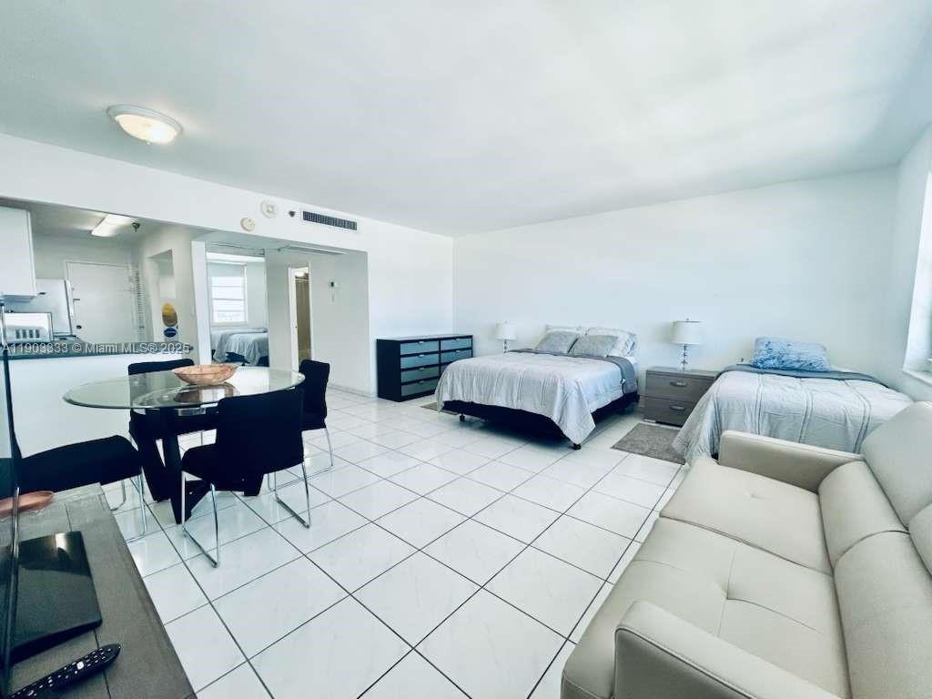 THE DECOPLAGE CONDO - Residential Lease