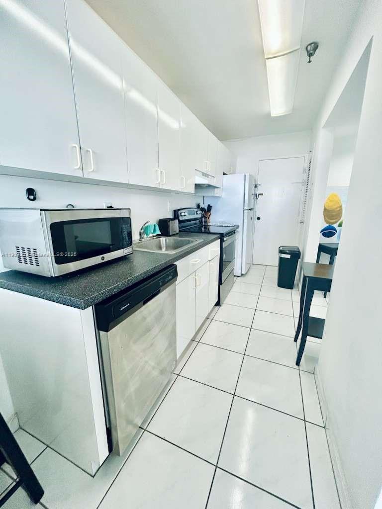 THE DECOPLAGE CONDO - Residential Lease