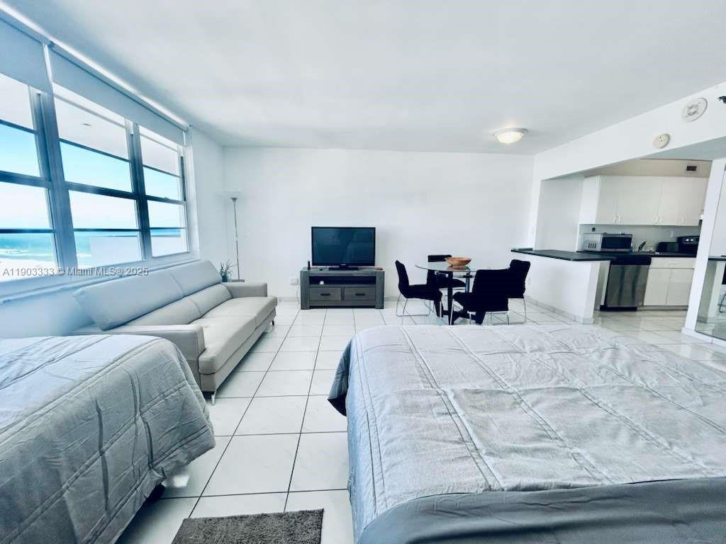 THE DECOPLAGE CONDO - Residential Lease