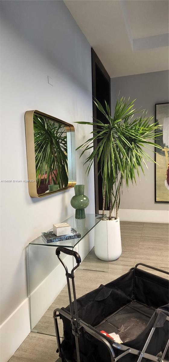 HOLLYWOOD STATION RES CON - Residential Lease