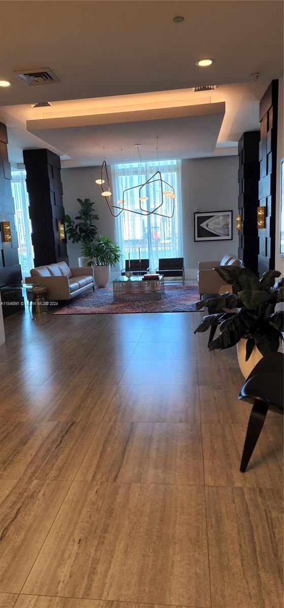 HOLLYWOOD STATION RES CON - Residential Lease