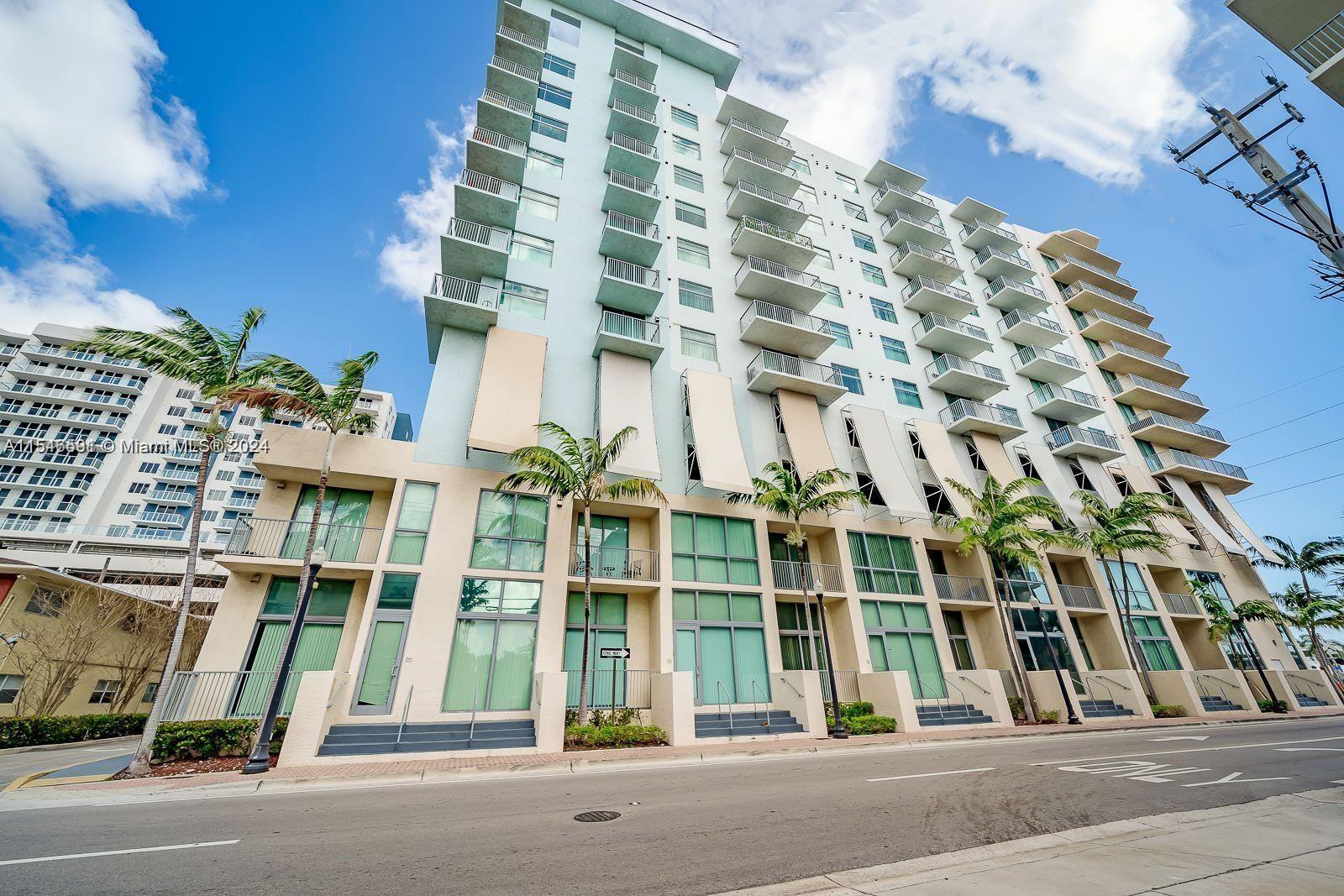 BEAUTIFULL 1 BED/ 1 BATH IN HOLLYWOOD CLOSE TO THE BEACH, DOWNTONM HOLLYWOOD, SHORT DISTANCE TO RESTAURANTS, HWY I 95, TURNPIKE AND SUPERMARKET, VALET PARKING, LAUNDRY ROOM IN THE UNIT