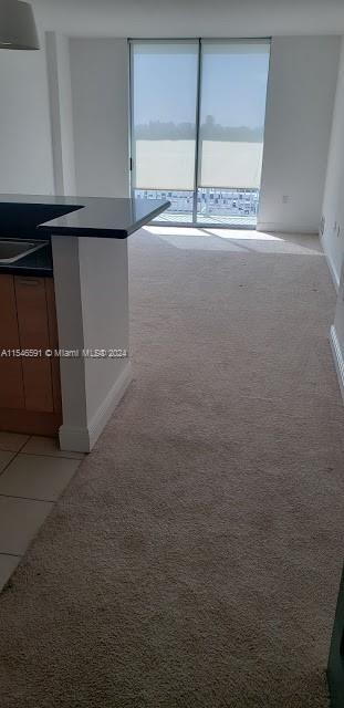 HOLLYWOOD STATION RES CON - Residential Lease