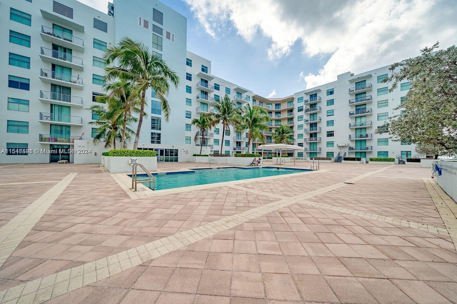 HOLLYWOOD STATION RES CON - Residential Lease