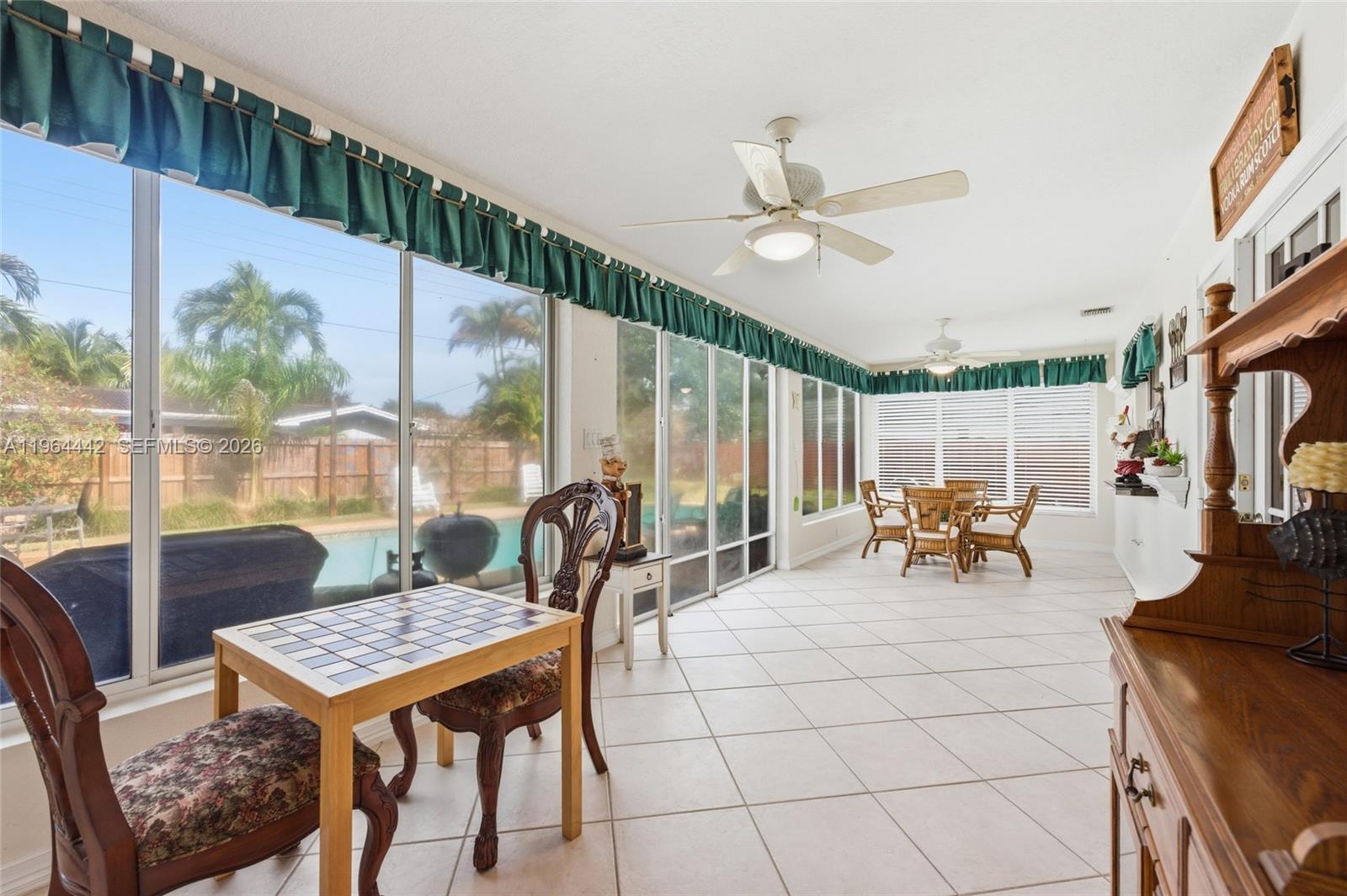 MIRROR LAKE ESTATES SEC F - Residential