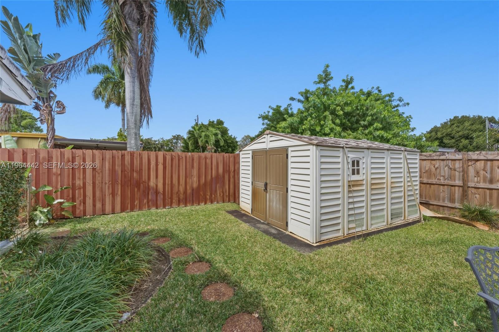 MIRROR LAKE ESTATES SEC F - Residential