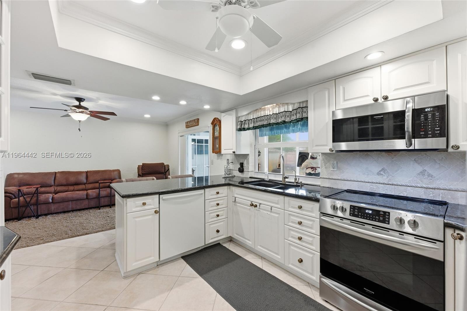 MIRROR LAKE ESTATES SEC F - Residential