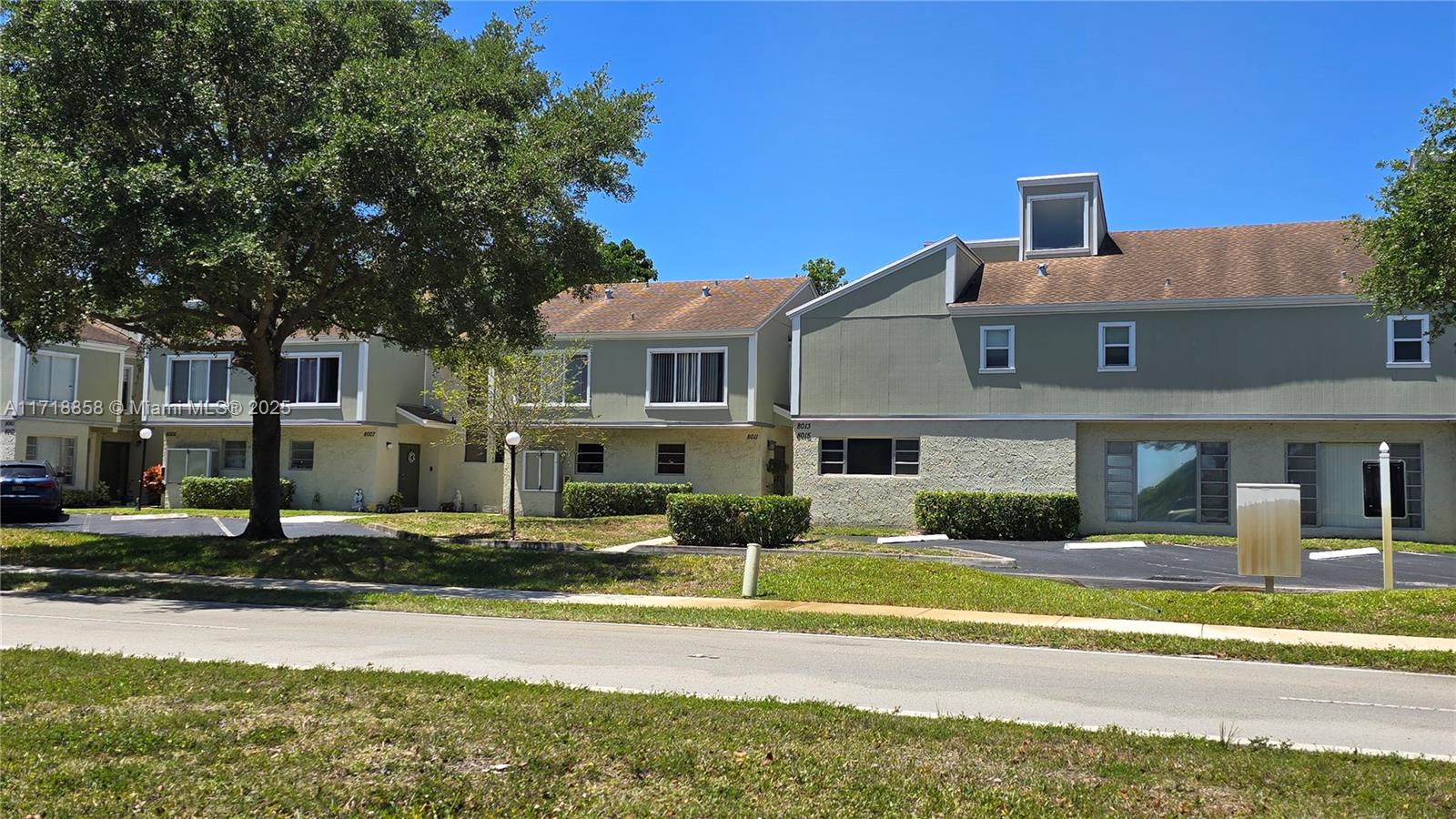8005 Lagos De Campo Blvd L-4, Tamarac, Broward County, Florida - 2 Bedrooms  
2 Bathrooms - 