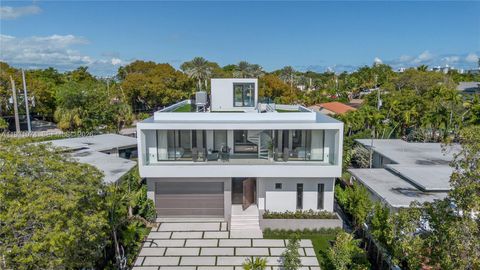 1045 W 47th Ct Miami Beach FL 33140