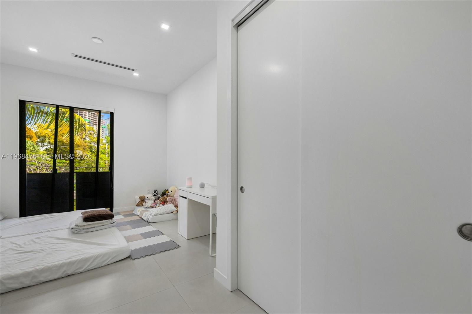 HOLLEMAN PARK PB 8-23 - Residential Lease