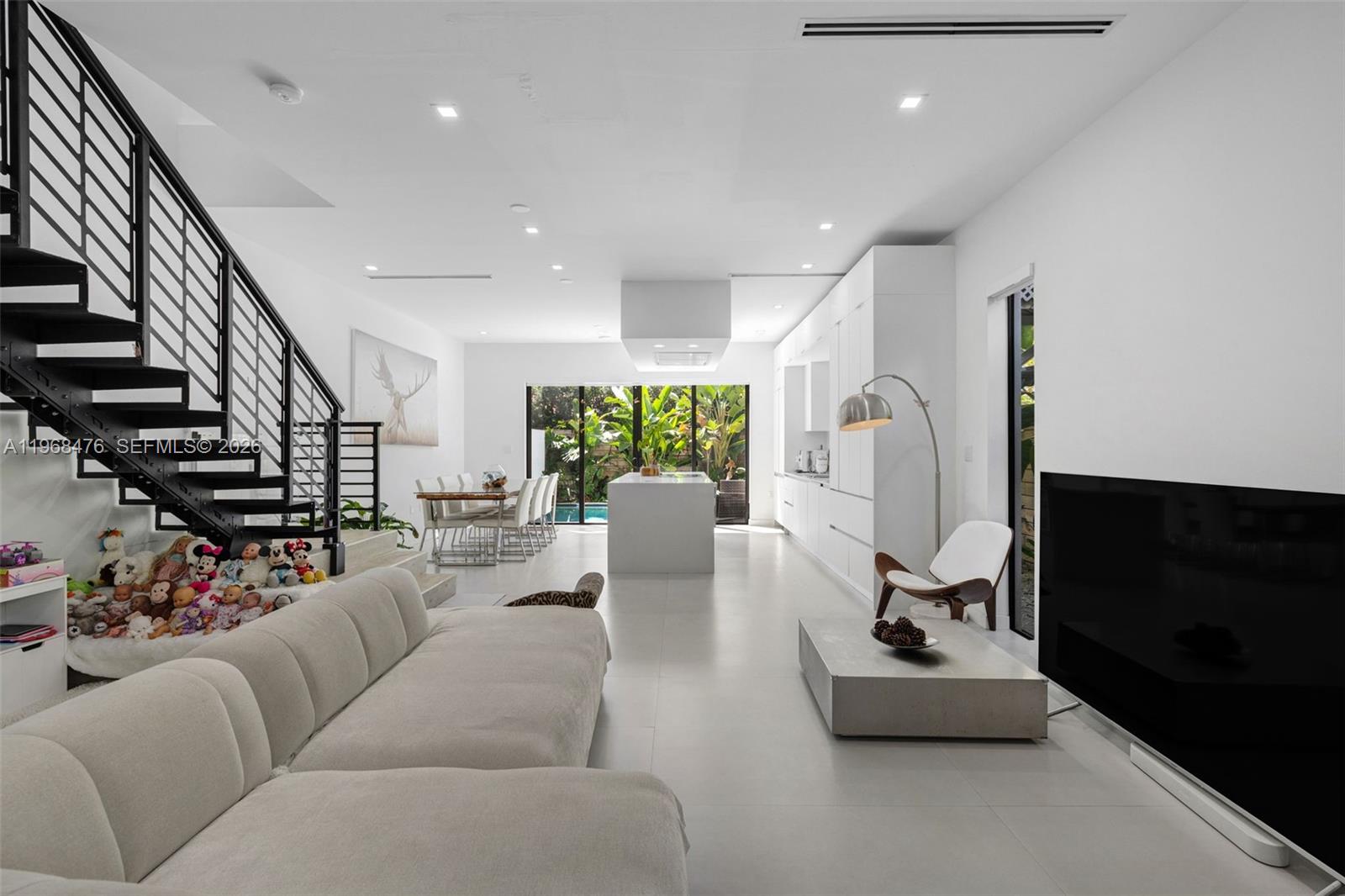 HOLLEMAN PARK PB 8-23 - Residential Lease