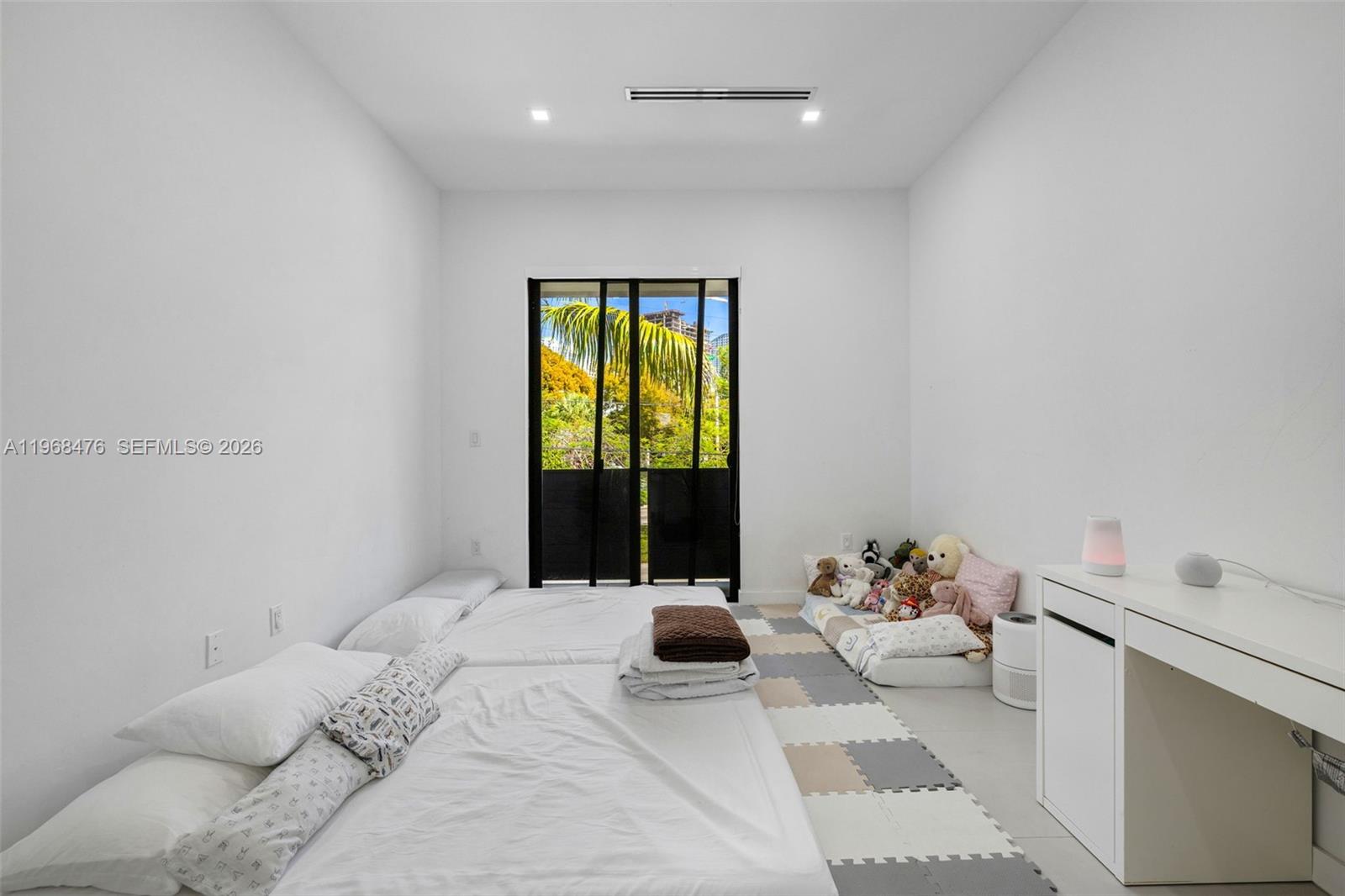 HOLLEMAN PARK PB 8-23 - Residential Lease