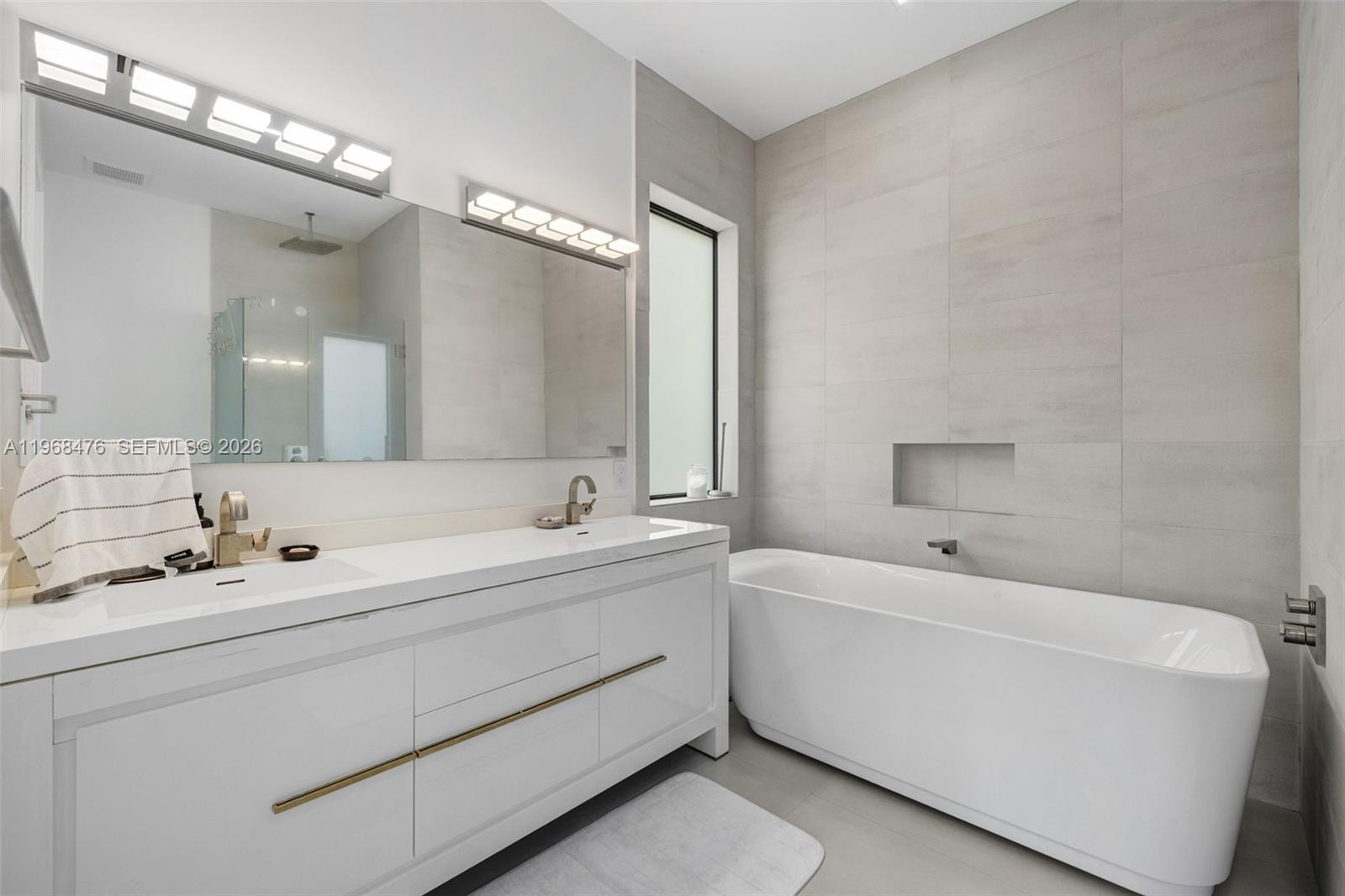 HOLLEMAN PARK PB 8-23 - Residential Lease