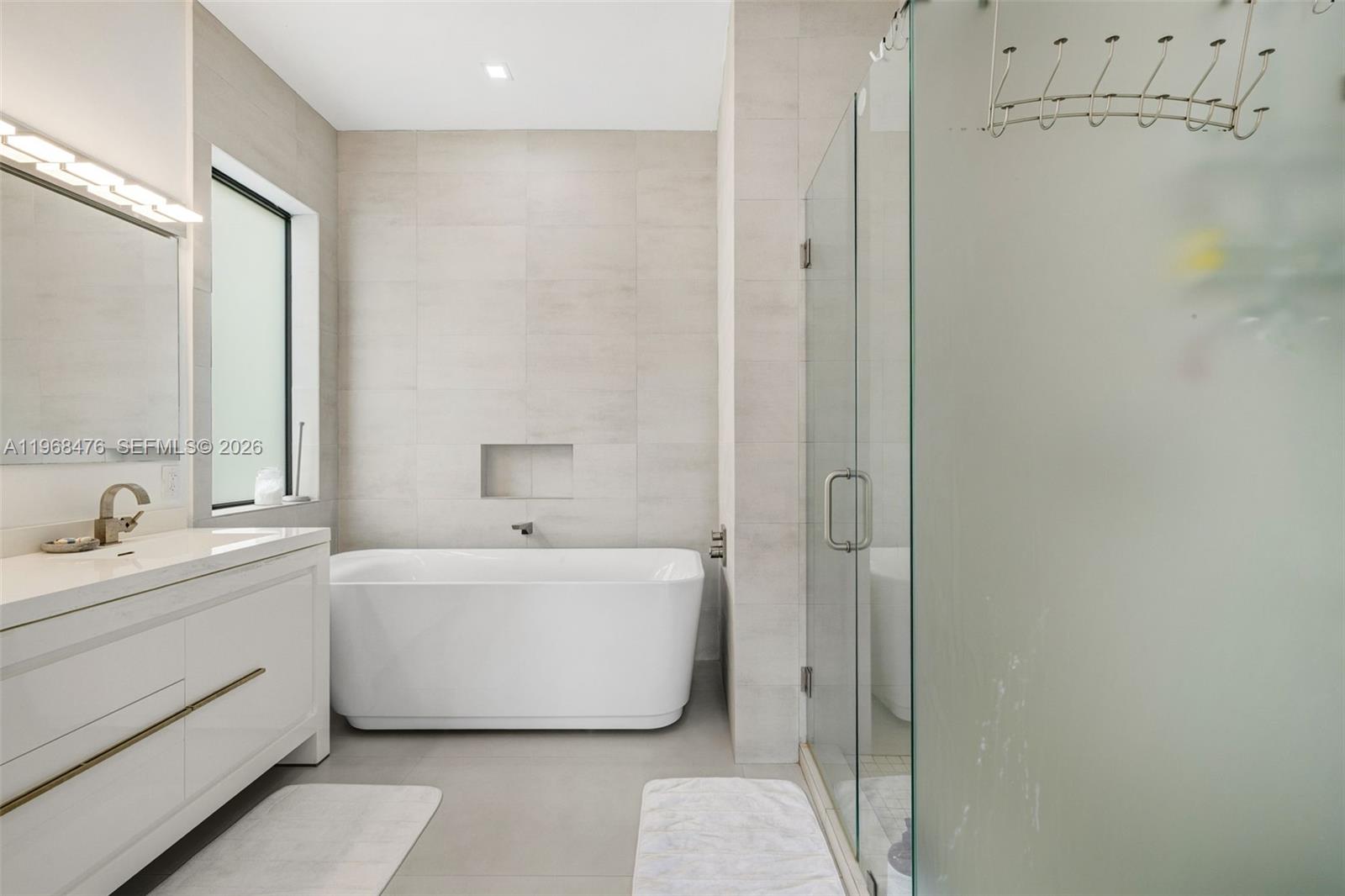 HOLLEMAN PARK PB 8-23 - Residential Lease