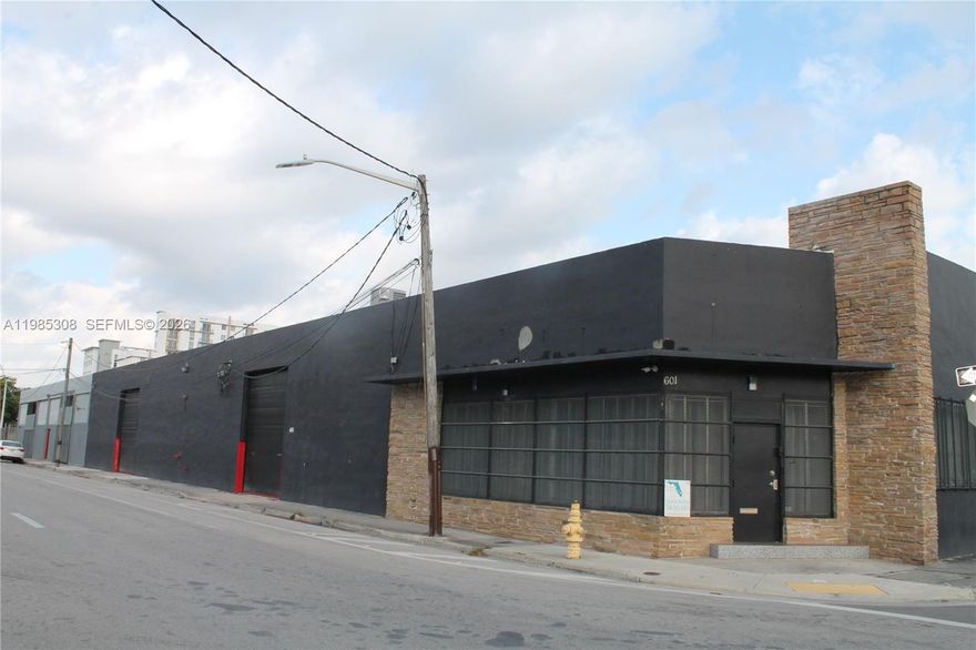 UNIQUE EXCLUSIVITY OF SALE OF TWO LOTS IN THE HEART OF MIAMI NEAR THE METRO RAIL STATION AND I-95. THIS LOT MUST BE SOLD TOGHETER WITH THE LOT NEXT TO LOT LOCATED AT 611 NW 11 ST. THIS LOCATION IS EXCELLENT TO BUILD A BUILDING OF SEVEN (7) LEVELS PLUS 37 LEVELS OF MIXED-USE TOWER WITH 40% RESIDENTIAL USE MUST BE WORKFORCE HOUSING OR ANOTHER TYPE OF INVESTMENT SIMILAR COMPLIANCE WITH ZONING CODES AND STANDARS REQUIRED BY THE CITY OF MIAMI. SURVEY AVAILABLE. EXISTING BUILDING 11,923 SF CBS ONE LEVEL.