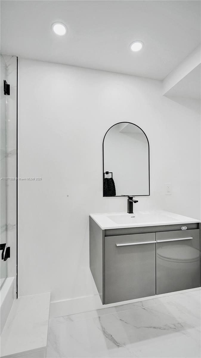 HEMISPHERES CONDO - Residential Lease