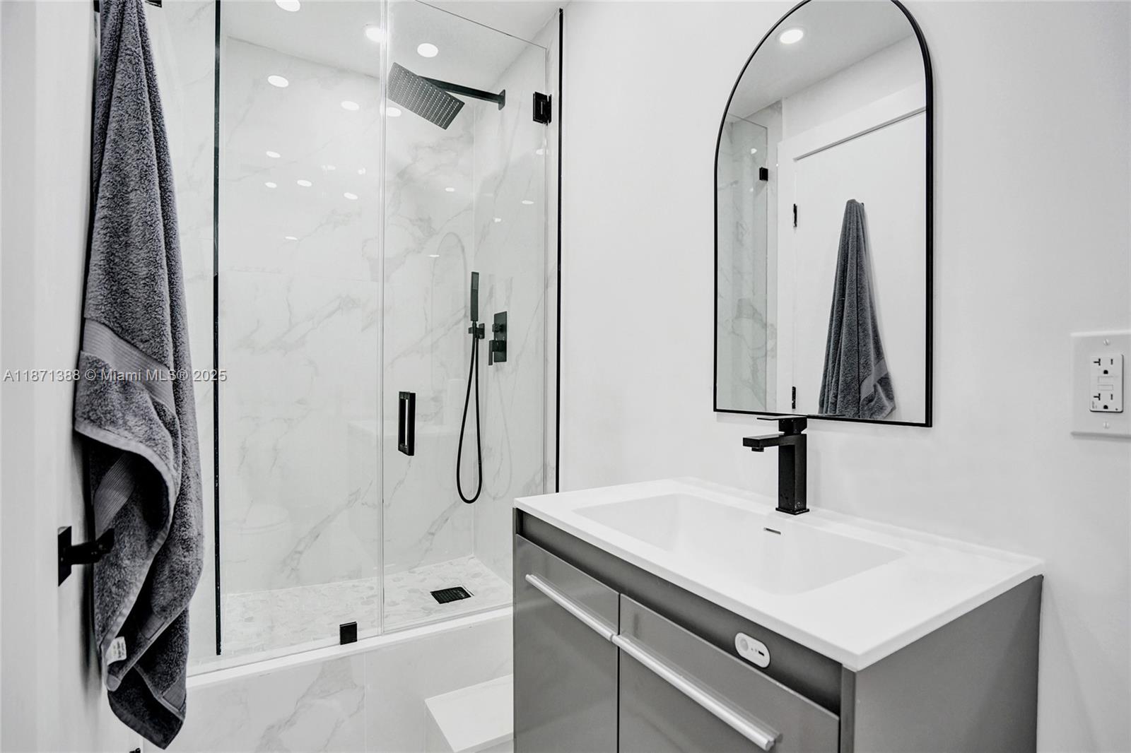 HEMISPHERES CONDO - Residential Lease