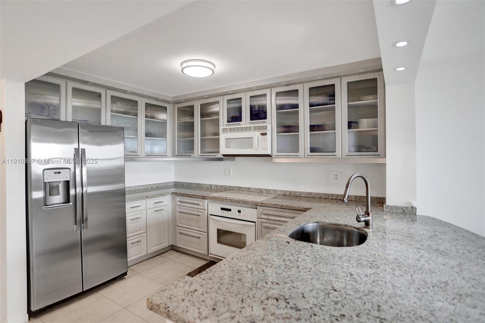 2555 Collins Ave 1508