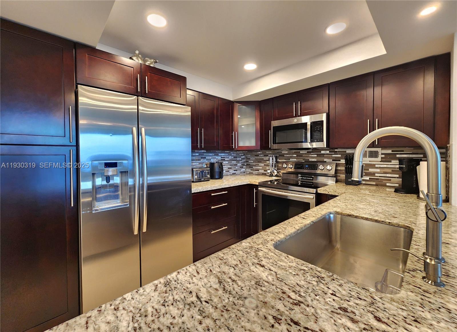 ALEXANDER TOWERS CONDO - Residential