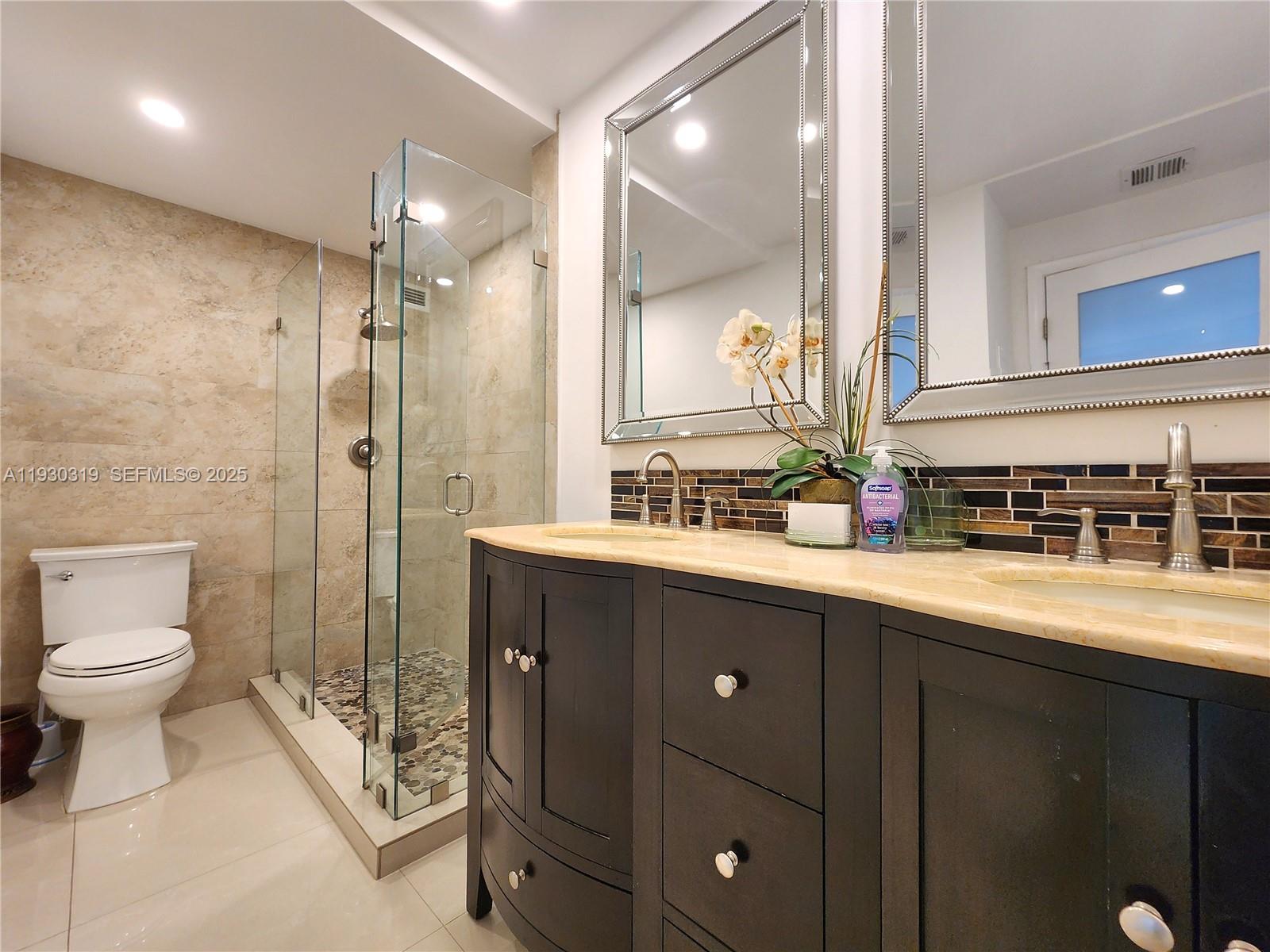 ALEXANDER TOWERS CONDO - Residential