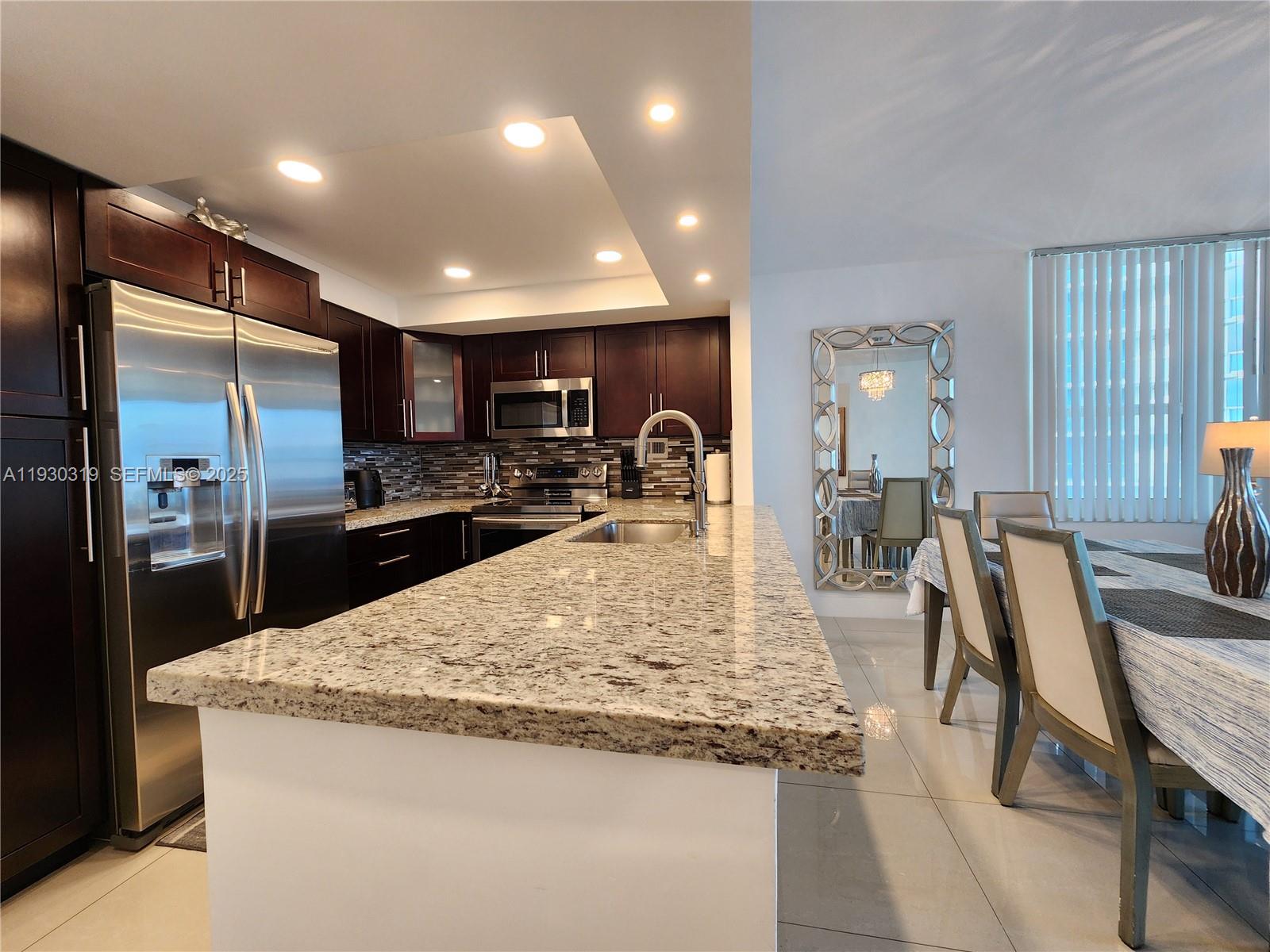 ALEXANDER TOWERS CONDO - Residential