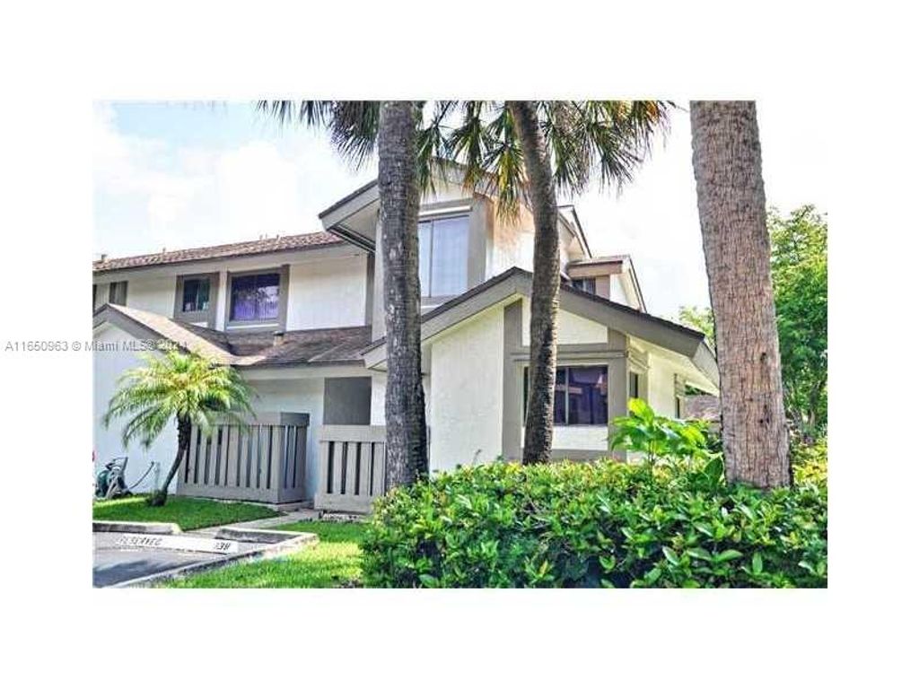 Photo of 9343 SW 1st St #802, Plantation, FL 33324 (MLS # A11650963)