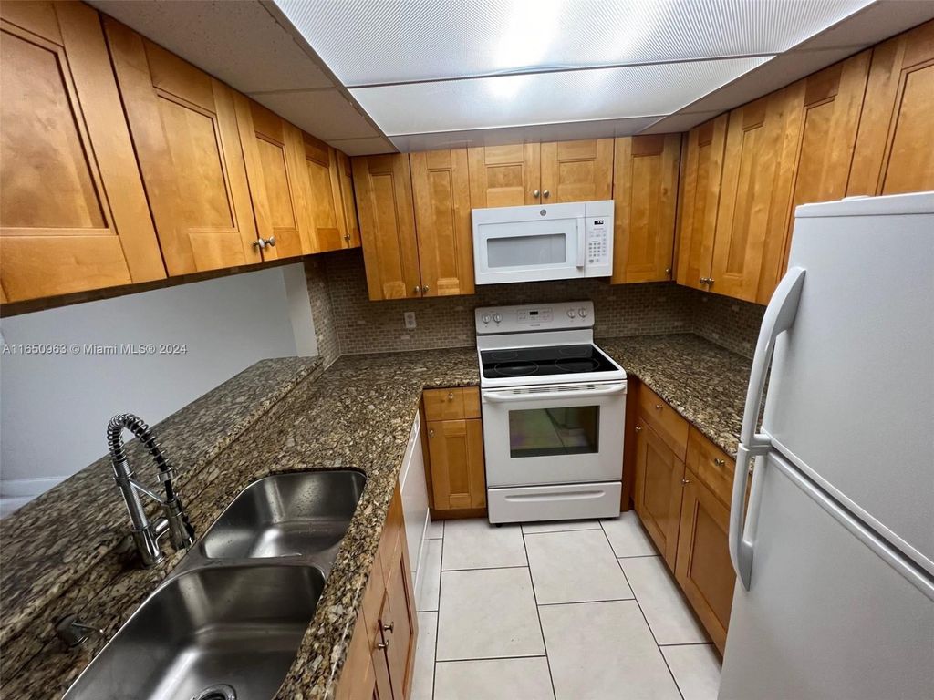 Photo of 9343 SW 1st St #802, Plantation, FL 33324 (MLS # A11650963)