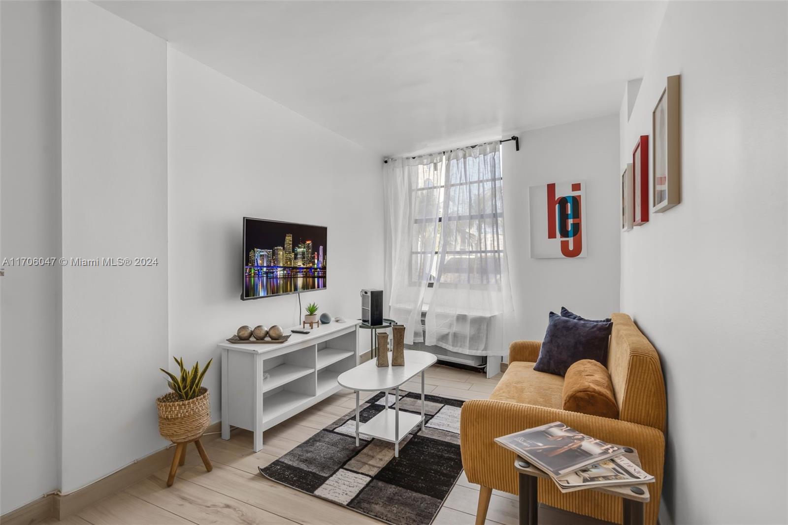 HAMPTON ON WASHINGTON AV - Residential