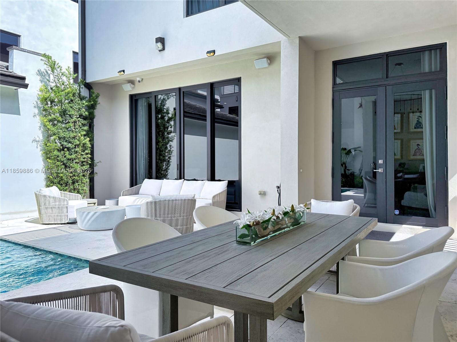 DOWNTOWN DORAL SOUTH PHAS - Residential