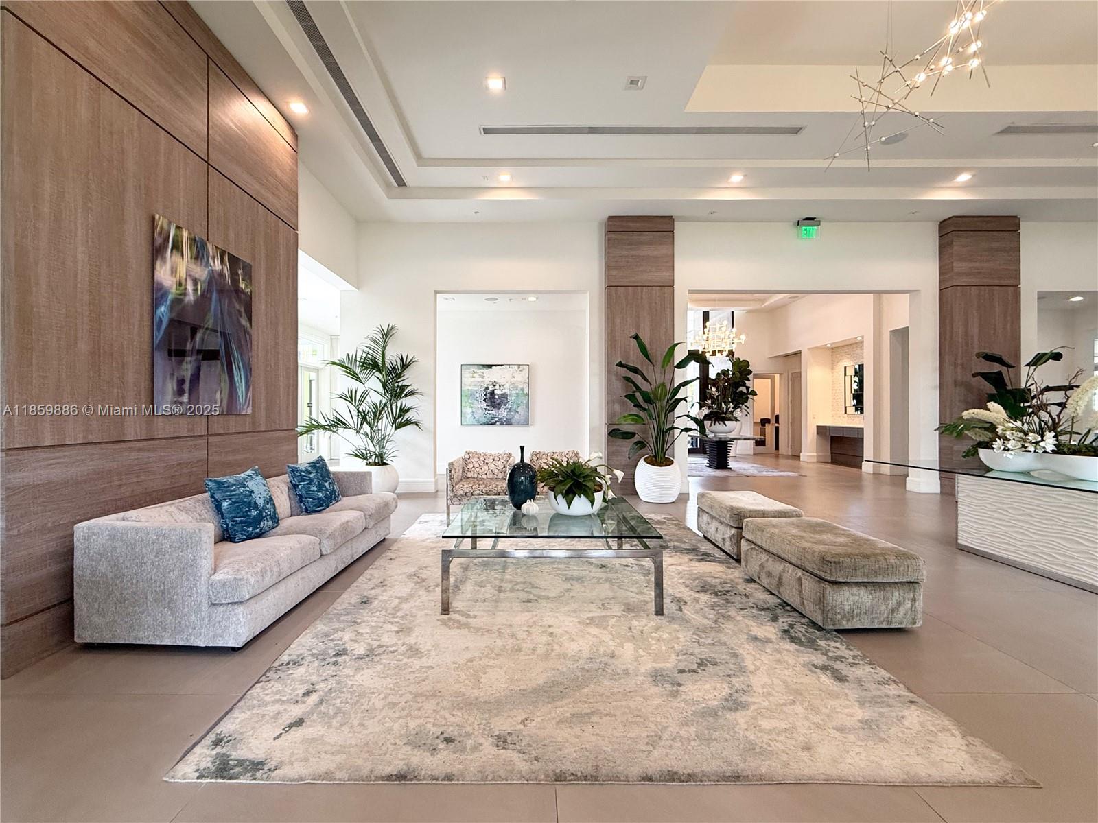 DOWNTOWN DORAL SOUTH PHAS - Residential