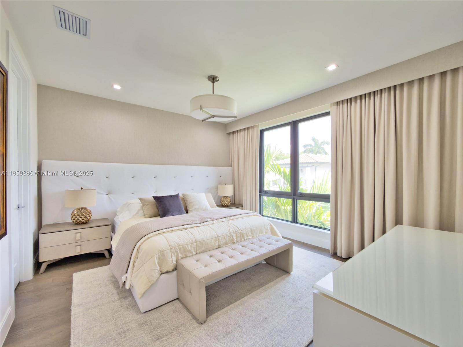 DOWNTOWN DORAL SOUTH PHAS - Residential