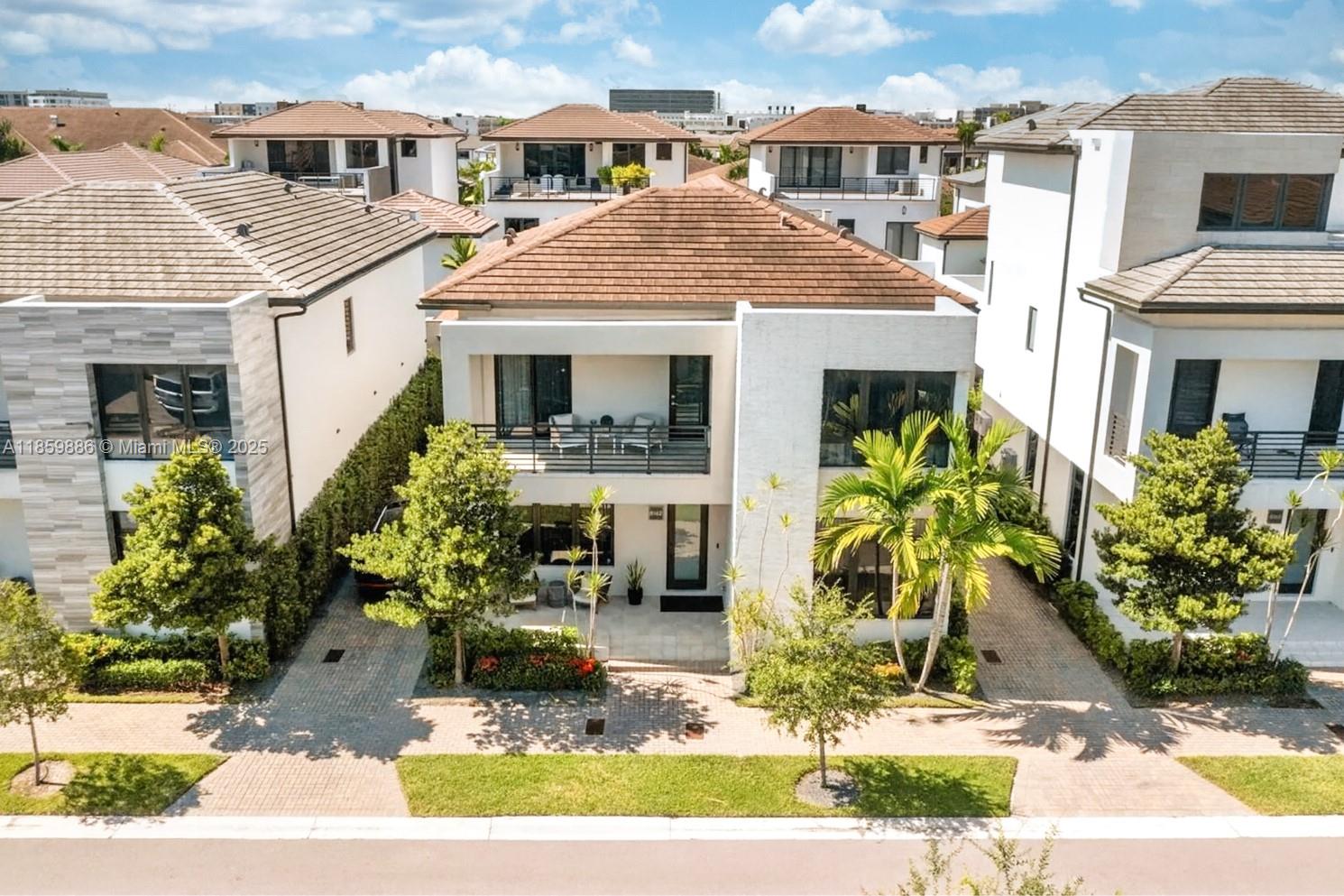 DOWNTOWN DORAL SOUTH PHAS - Residential