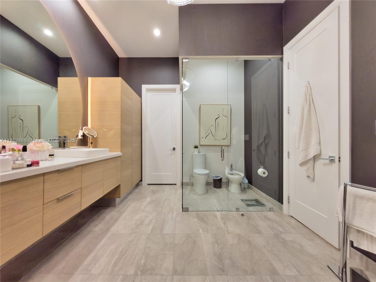 DOWNTOWN DORAL SOUTH PHAS - Residential