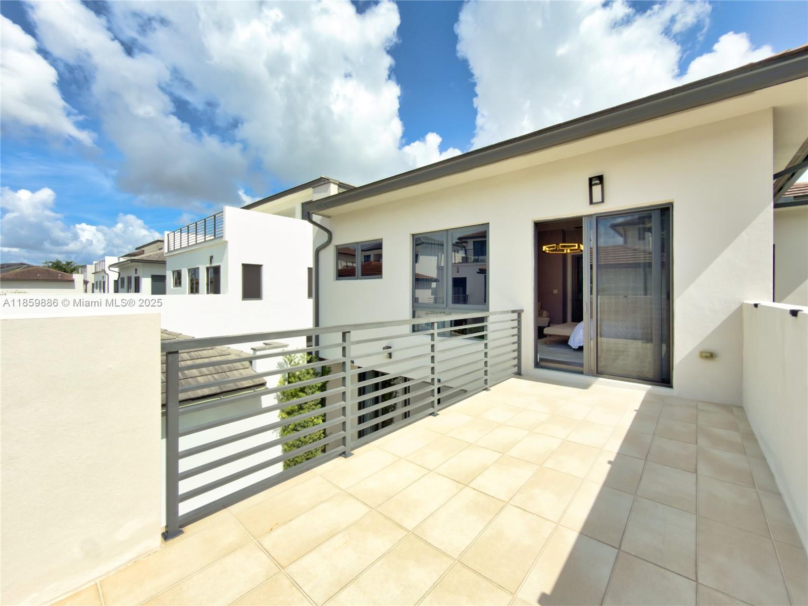 DOWNTOWN DORAL SOUTH PHAS - Residential