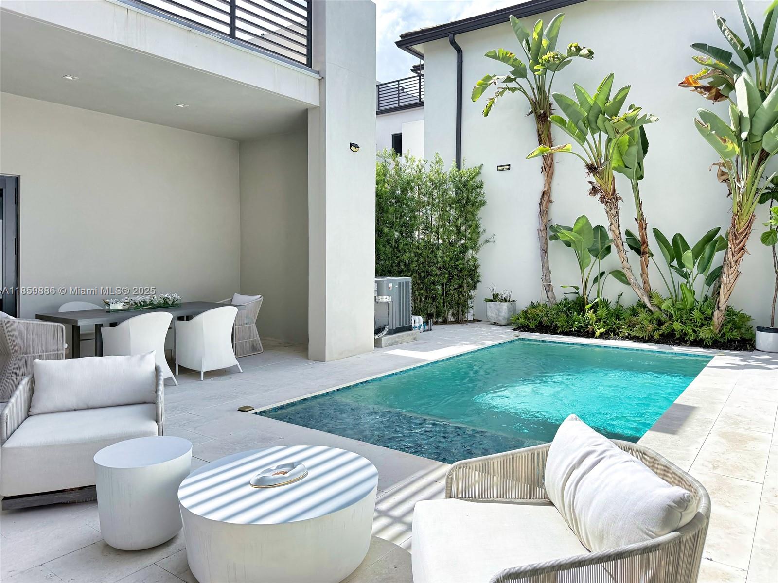 DOWNTOWN DORAL SOUTH PHAS - Residential