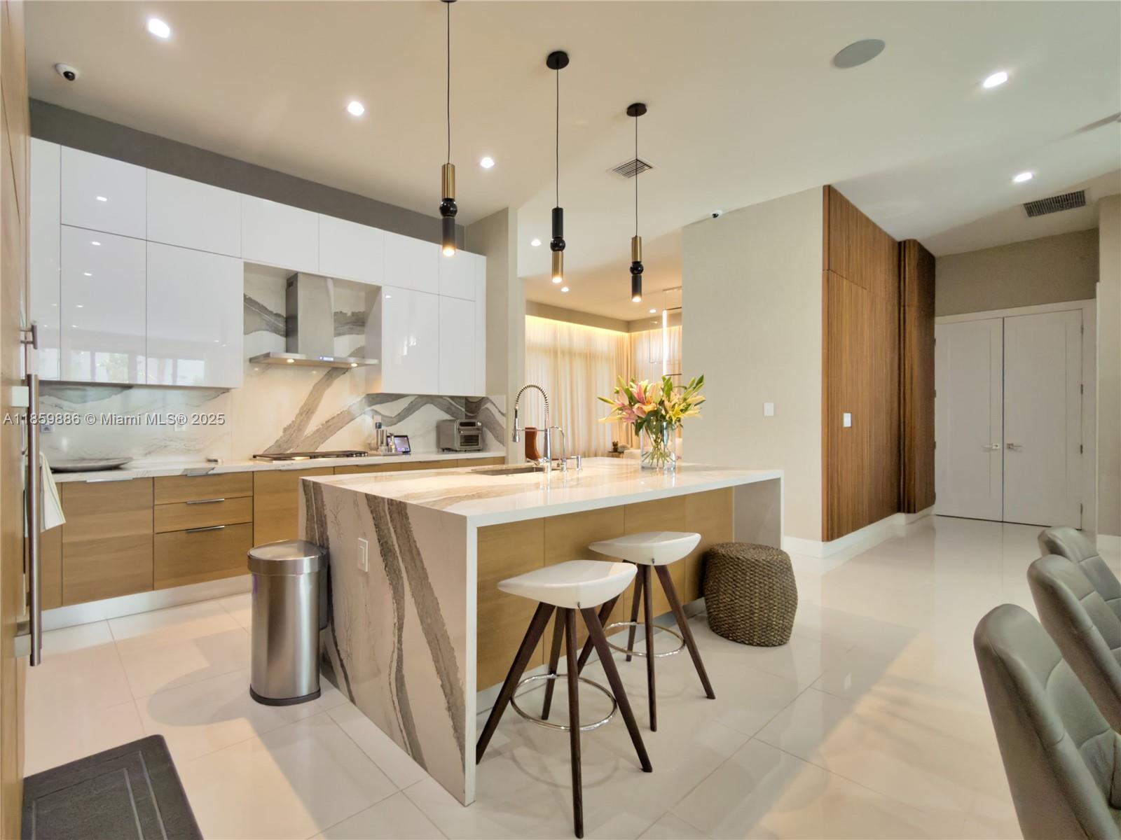 DOWNTOWN DORAL SOUTH PHAS - Residential