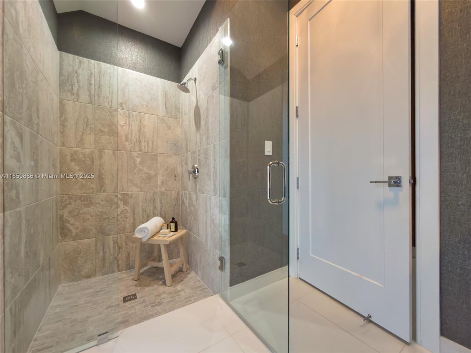 DOWNTOWN DORAL SOUTH PHAS - Residential