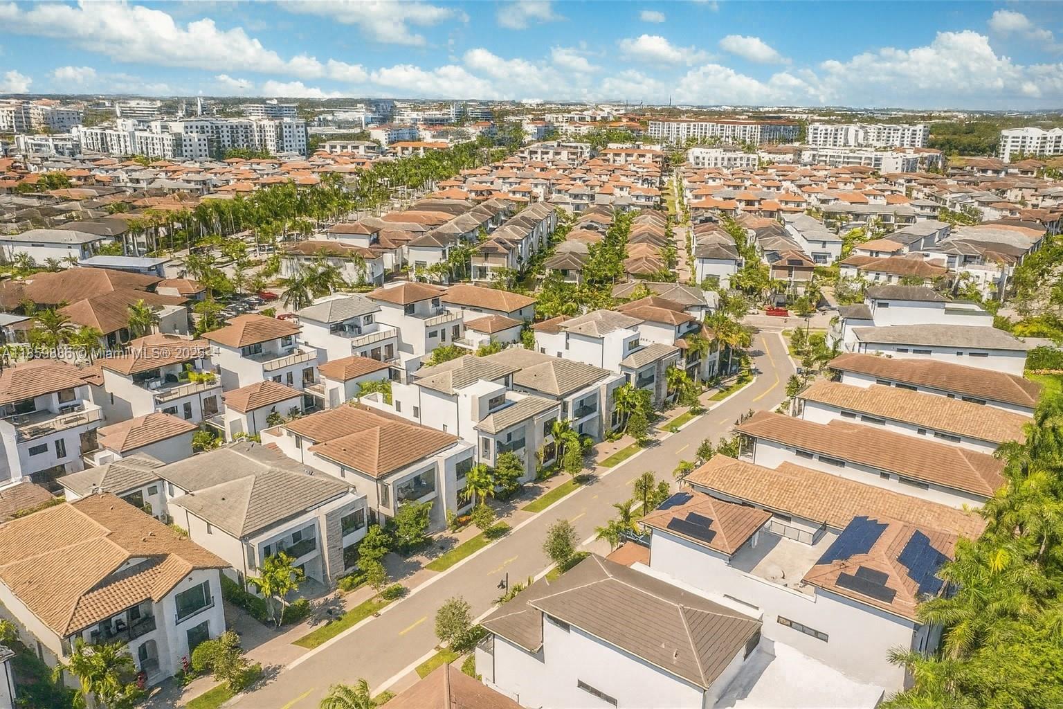 DOWNTOWN DORAL SOUTH PHAS - Residential