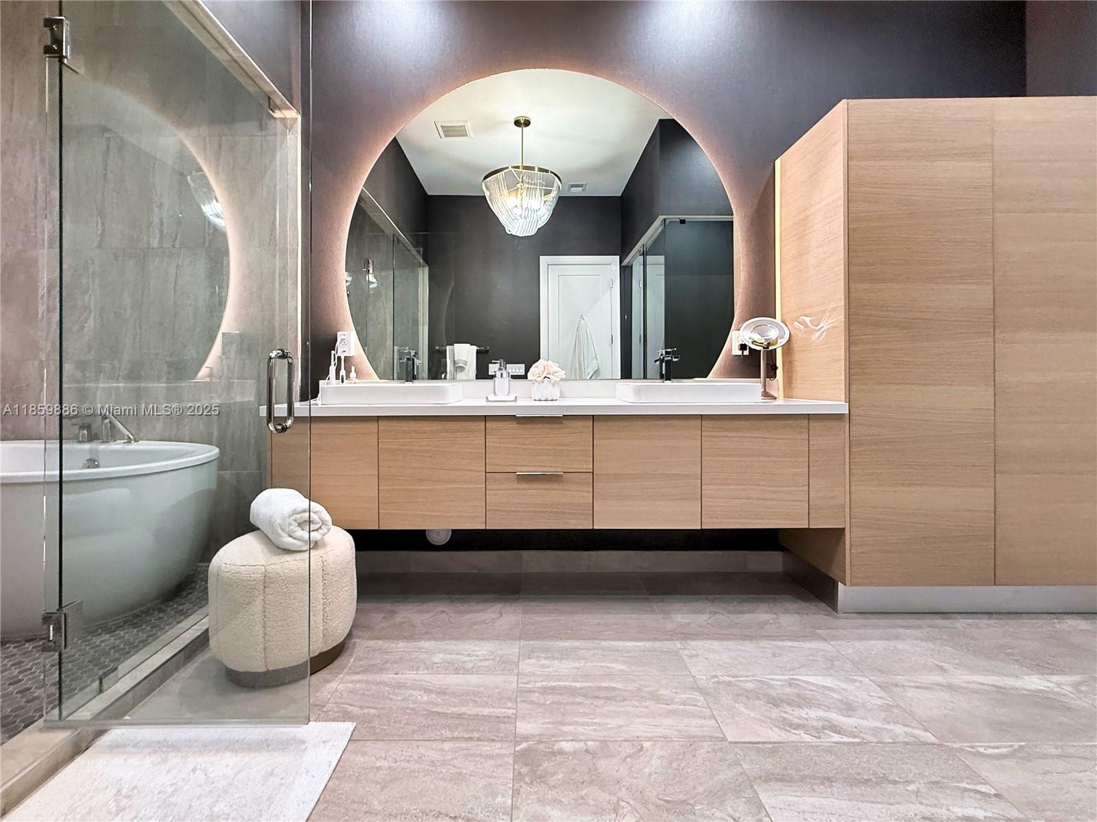 DOWNTOWN DORAL SOUTH PHAS - Residential