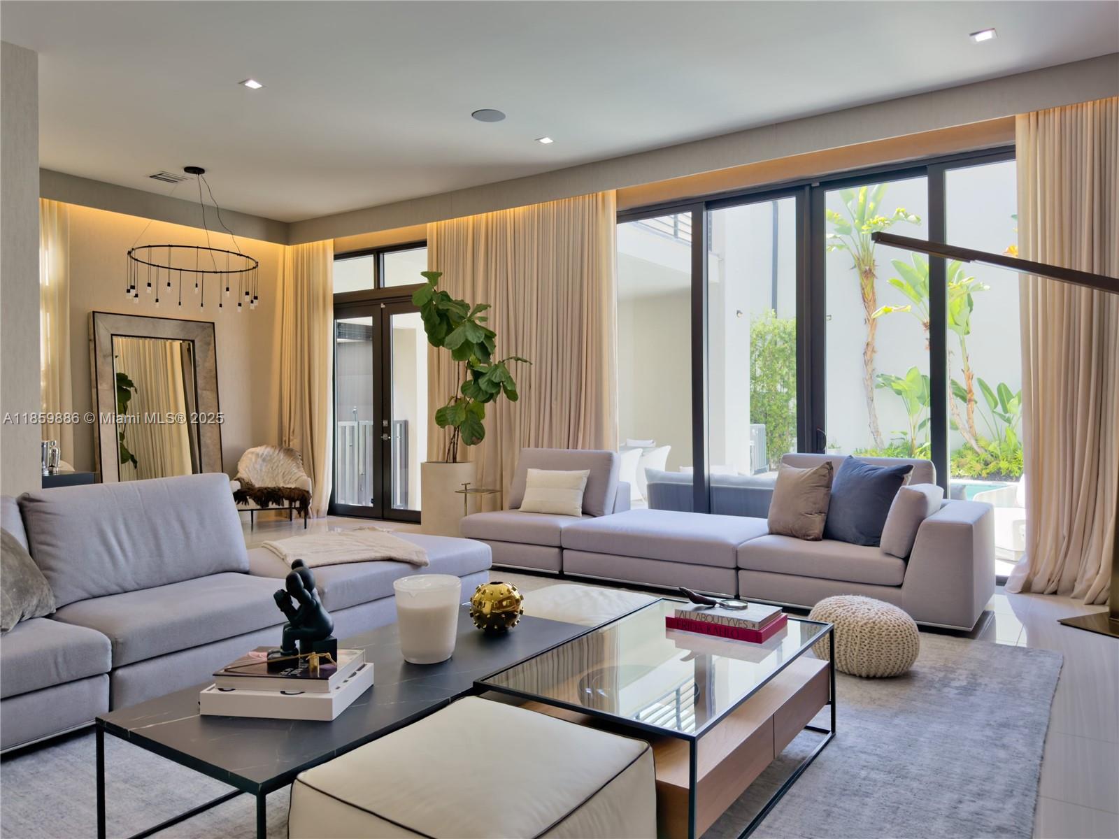 DOWNTOWN DORAL SOUTH PHAS - Residential