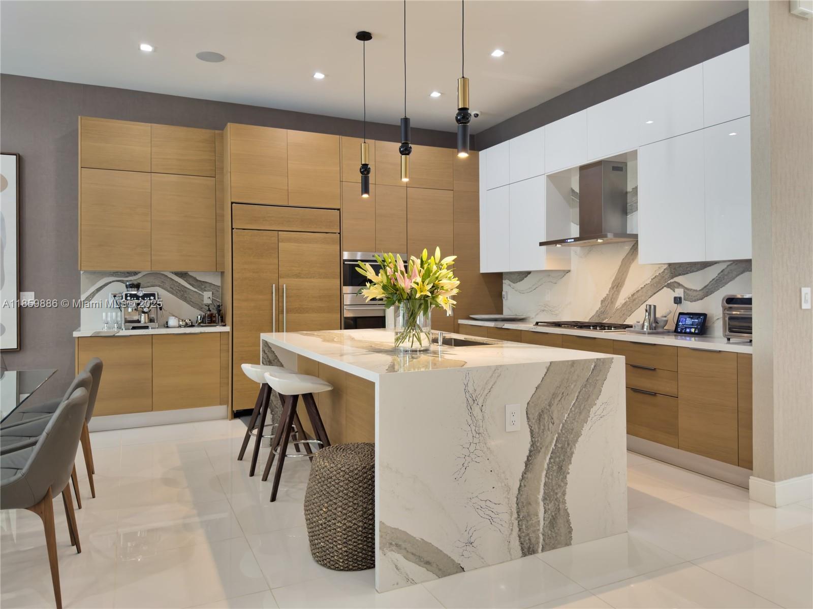 DOWNTOWN DORAL SOUTH PHAS - Residential