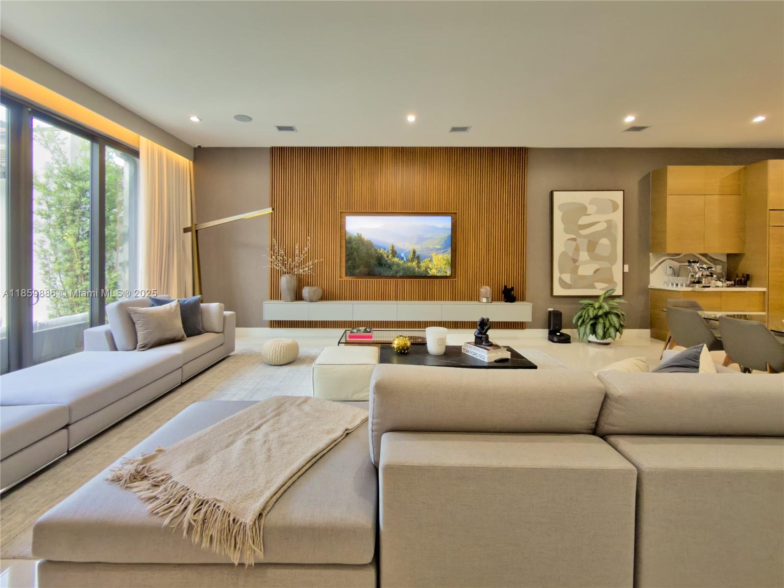 DOWNTOWN DORAL SOUTH PHAS - Residential