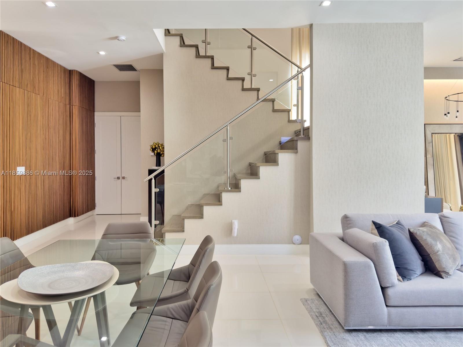 DOWNTOWN DORAL SOUTH PHAS - Residential