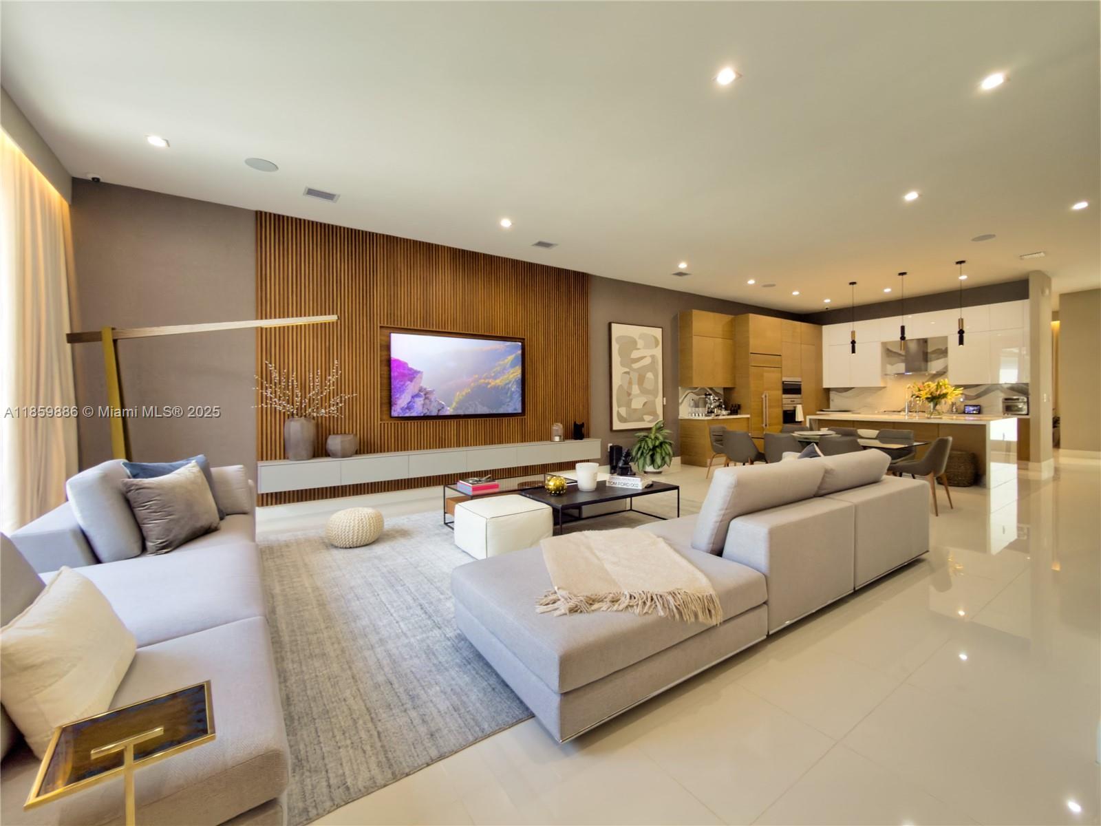 DOWNTOWN DORAL SOUTH PHAS - Residential