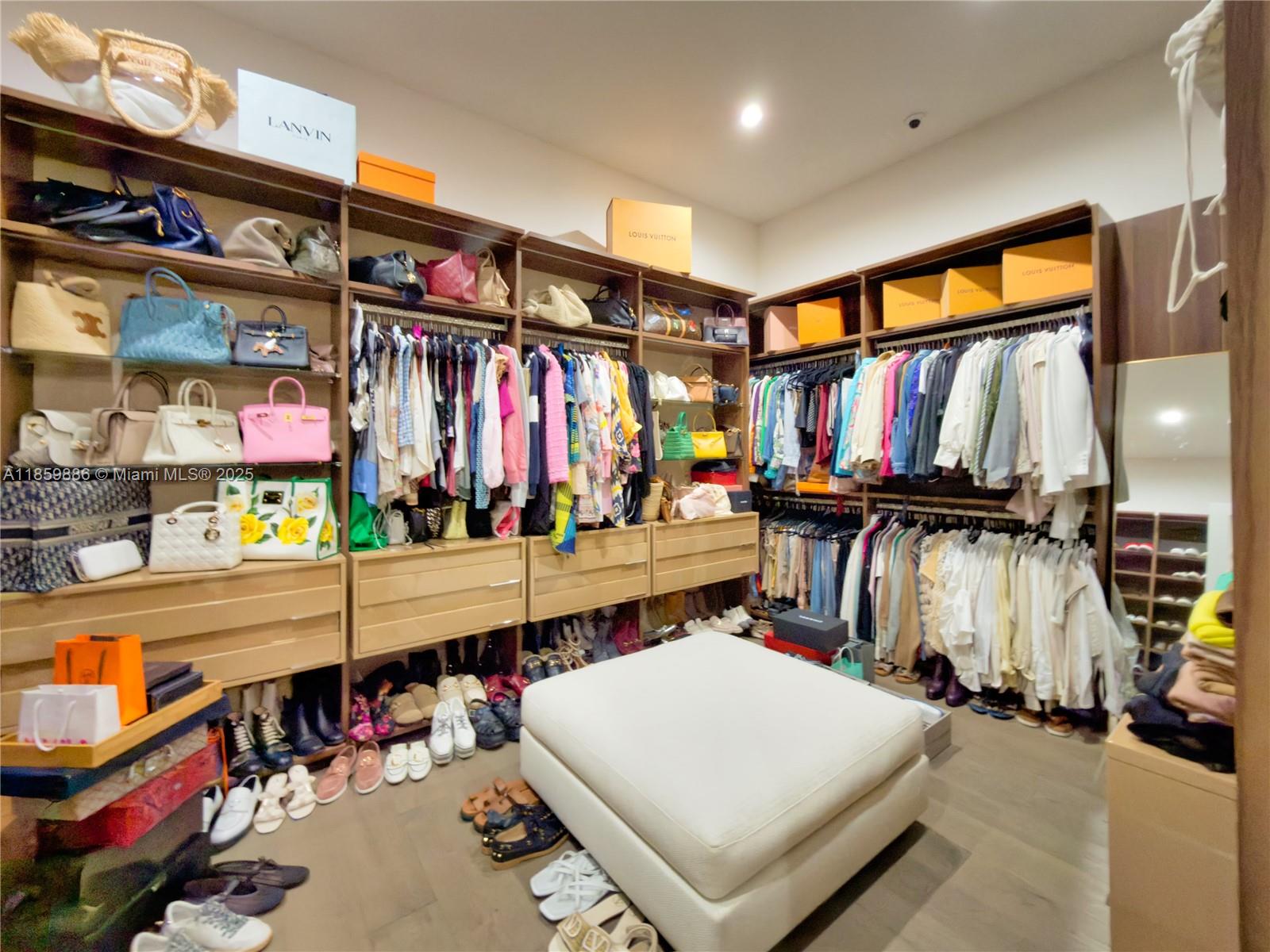 DOWNTOWN DORAL SOUTH PHAS - Residential