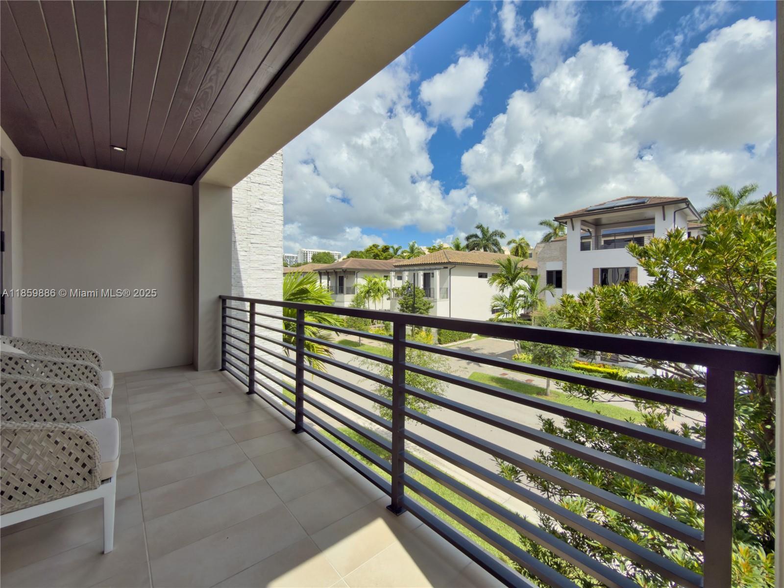 DOWNTOWN DORAL SOUTH PHAS - Residential