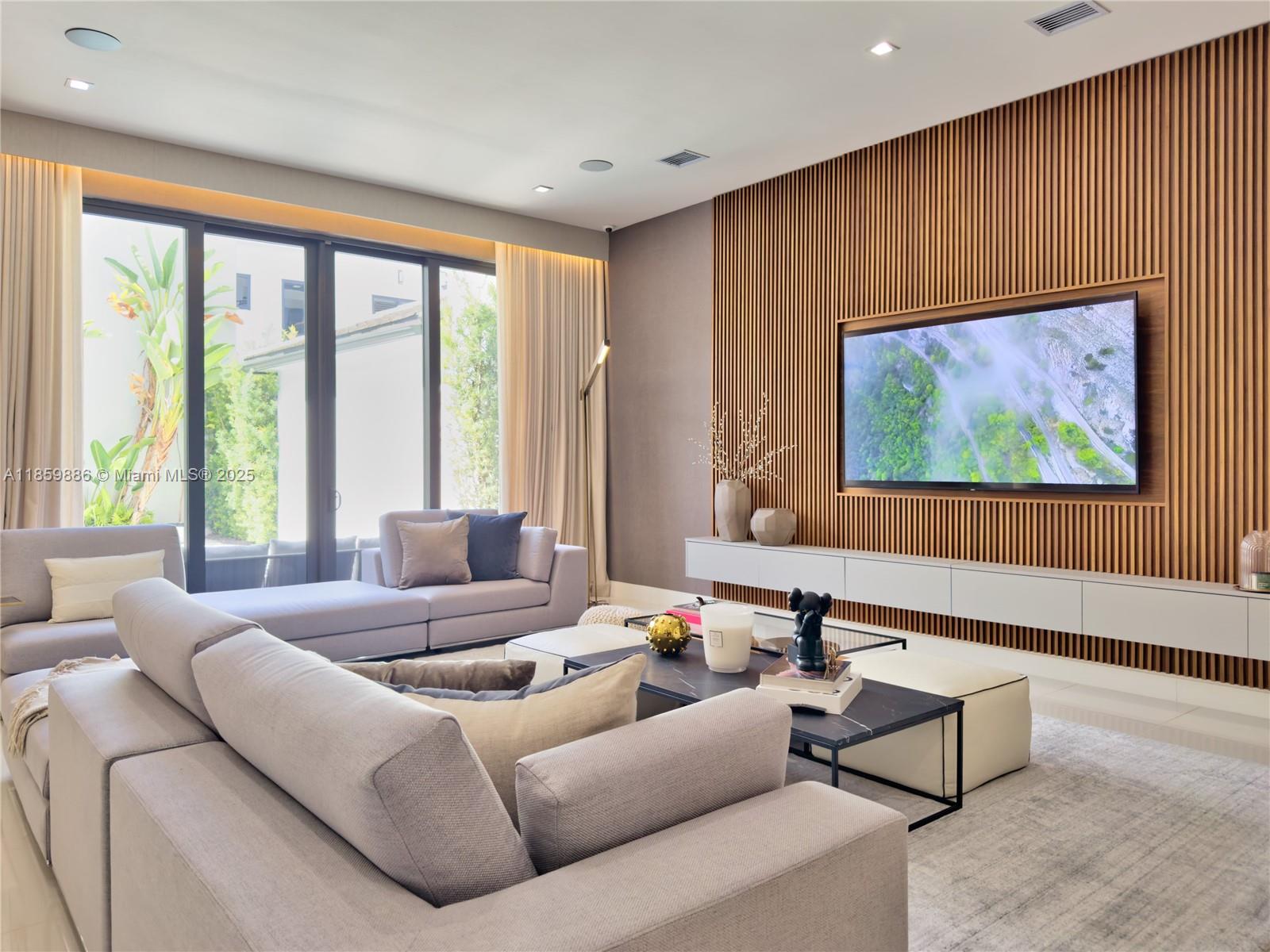 DOWNTOWN DORAL SOUTH PHAS - Residential